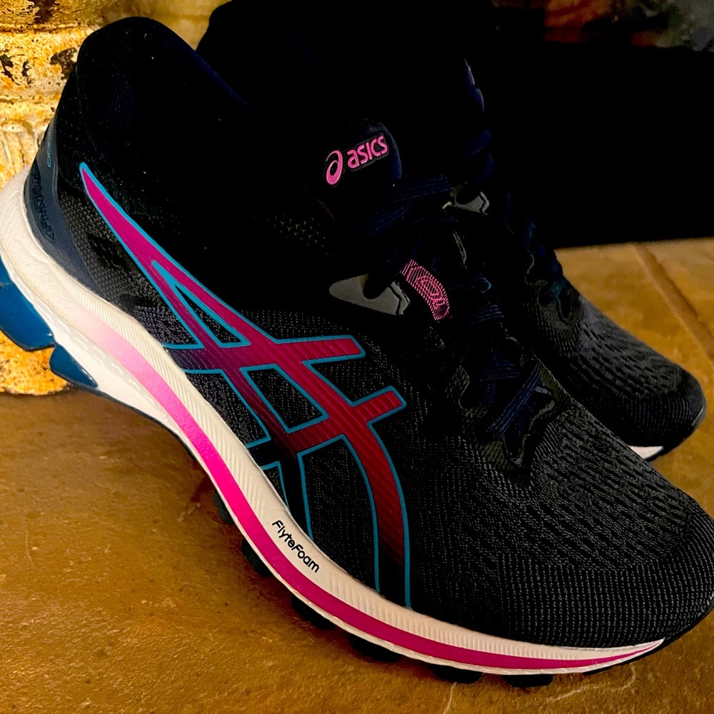 ASICS GT-1000 10 running shoes